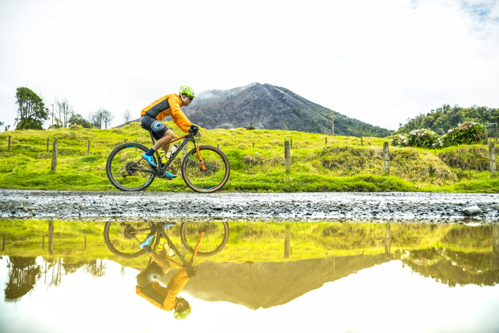Hombre andando en bicicleta